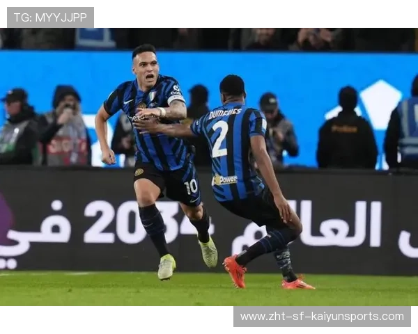 劳塔罗禁区内低射破门,国际米兰1比0领先 劳塔罗禁区内低射破门,国际米兰1比0领先