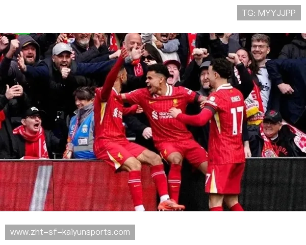 曼联备战热刺,争四压力山大,关键战役即将打响 曼联备战热刺,争四压力山大,关键战役即将打响